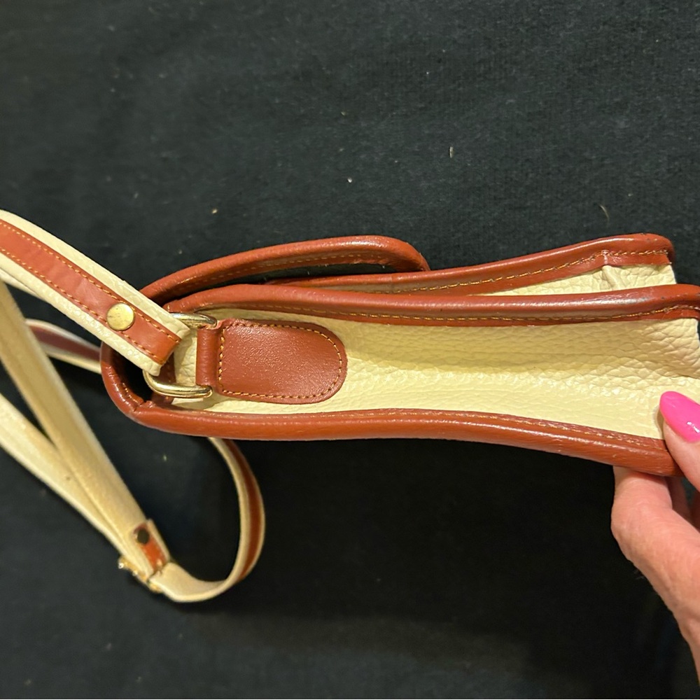 Elegant Cream and Brown Leather Crossbody Bag - Picture 13 of 16